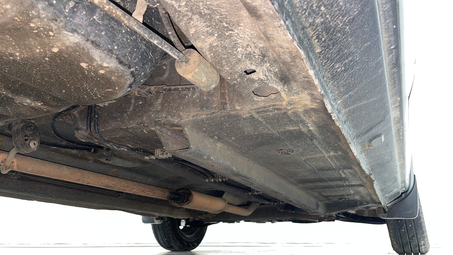 Used 2019 Renault Kwid 1.0 RXT AMT Opt Petrol Automatic extra REAR RIGHT UNDERBODY VIEW