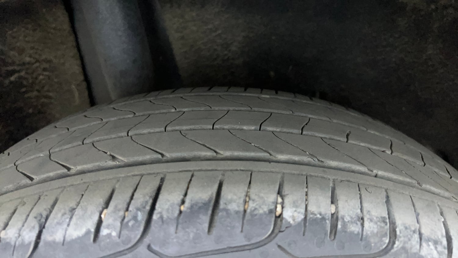 Used 2020 Maruti Suzuki Baleno Zeta Automatic Petrol Automatic tyres RIGHT REAR TYRE TREAD VIEW