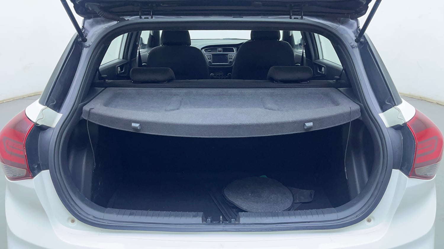 Used 2018 Hyundai Elite i20 Asta 1.2 Dual Tone Petrol Manual interior DICKY INSIDE VIEW