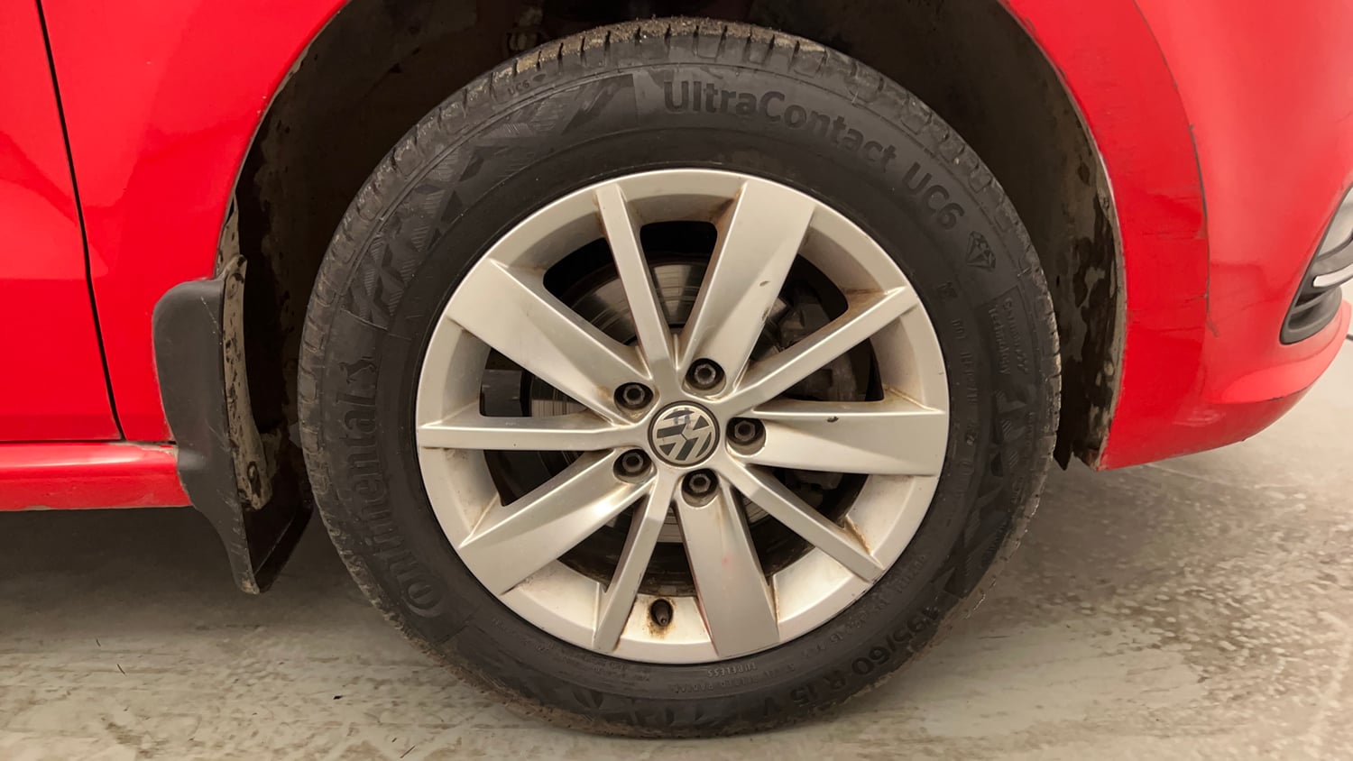 Used 2016 Volkswagen Polo Highline1.2L (P) Petrol Manual tyres RIGHT FRONT TYRE RIM VIEW
