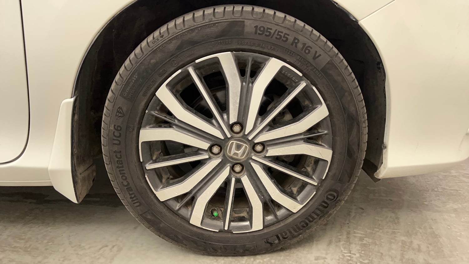 Used 2017 Honda City ZX CVT Petrol Petrol Automatic tyres RIGHT FRONT TYRE RIM VIEW