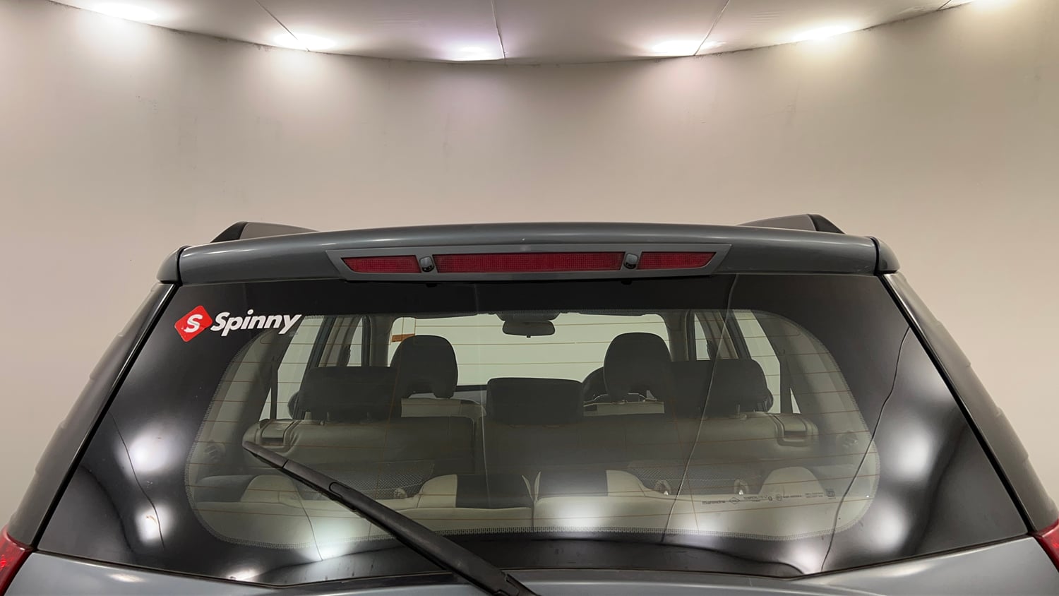 Used 2016 Mahindra XUV500 W4 Diesel Manual exterior BACK WINDSHIELD VIEW