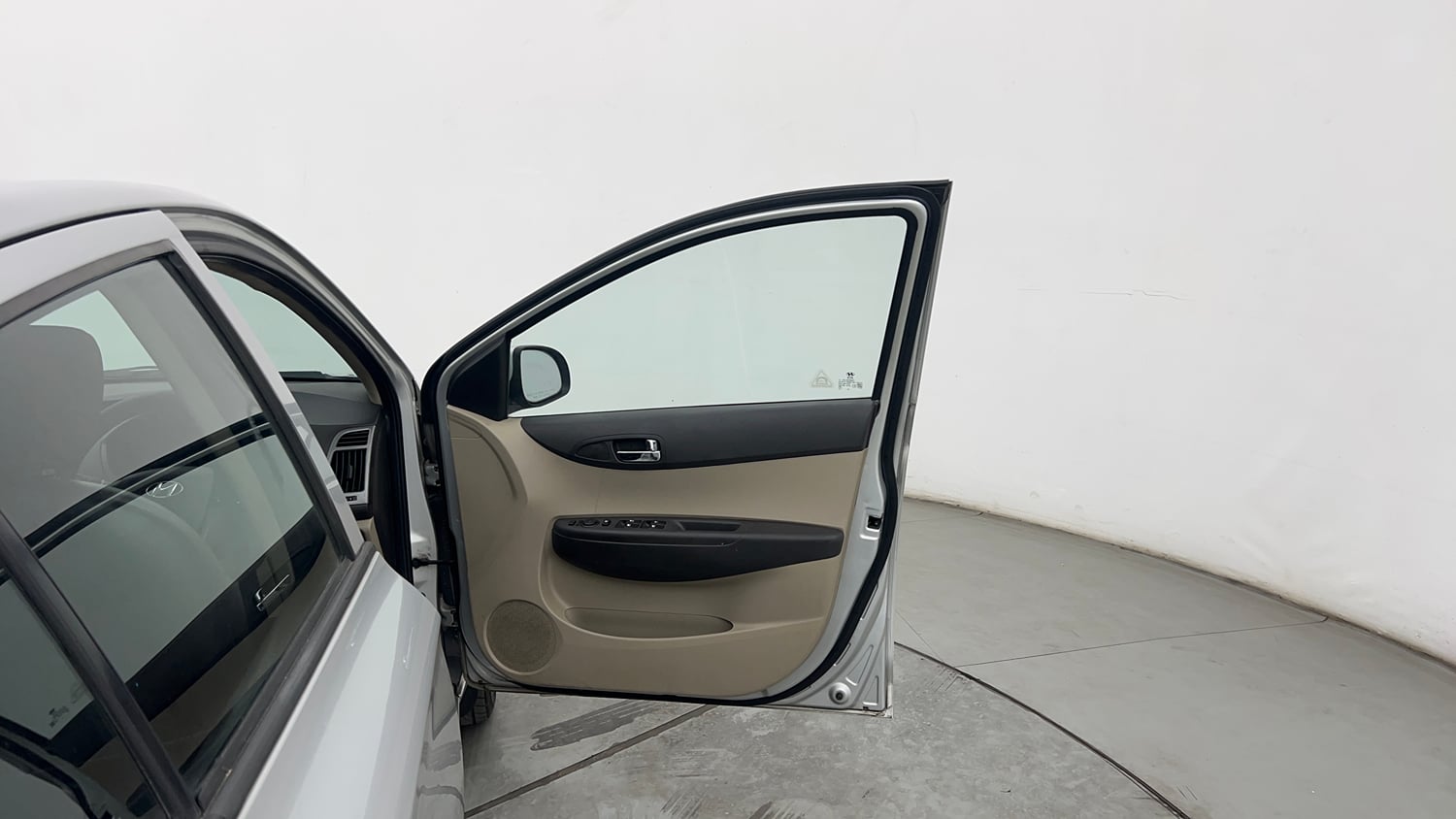 Used 2012 Hyundai i20 Asta 1.4 CRDI Diesel Manual interior RIGHT FRONT DOOR OPEN VIEW
