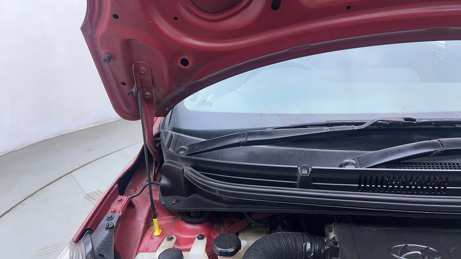 Used 2021 Hyundai Aura SX Plus 1.2 AMT Petrol Petrol Automatic engine ENGINE RIGHT SIDE HINGE & APRON VIEW