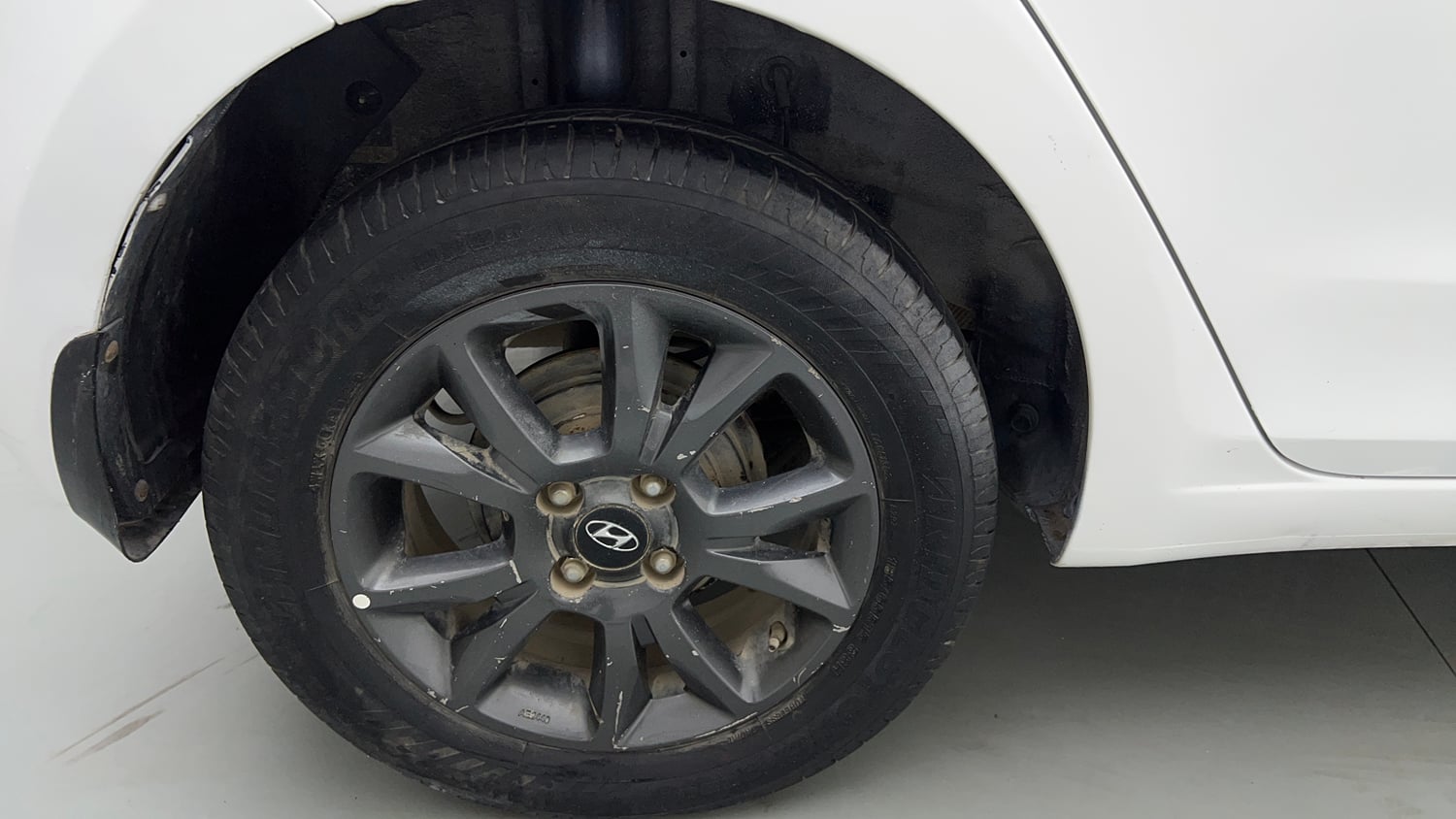 Used 2020 Hyundai Elite i20 Sportz Plus 1.2 Petrol Manual tyres RIGHT REAR TYRE RIM VIEW