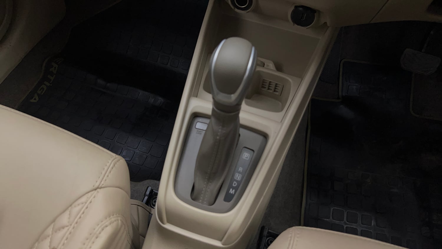Used 2023 Maruti Suzuki Ertiga ZXi AT Petrol Automatic interior GEAR  KNOB VIEW