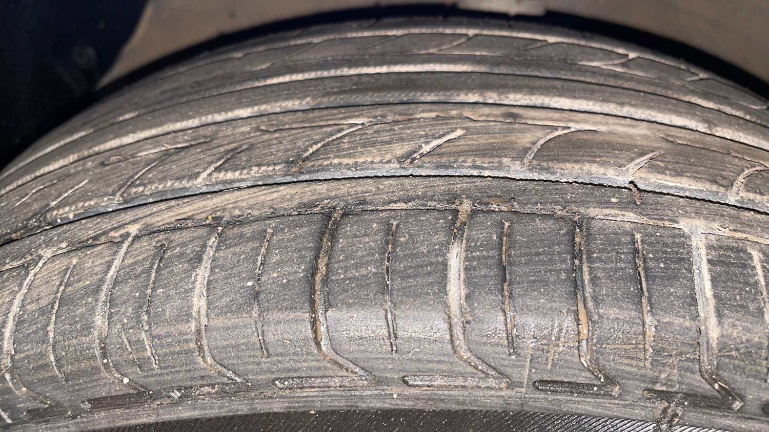 Used 2014 Hyundai Grand i10 Asta AT 1.2 Kappa VTVT Petrol Automatic tyres LEFT FRONT TYRE TREAD VIEW