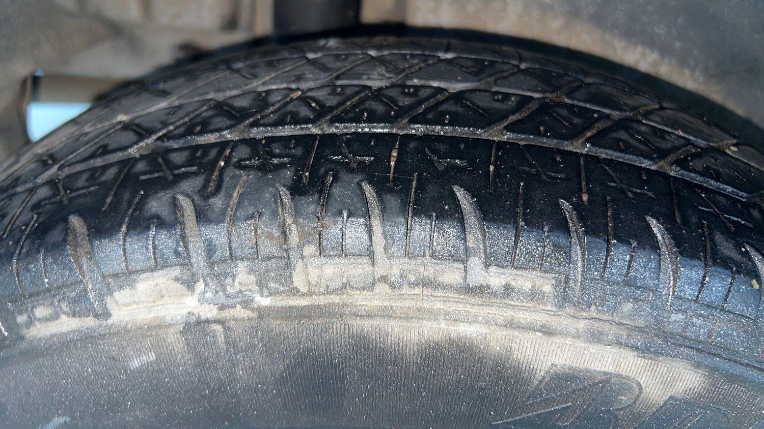 Used 2016 Maruti Suzuki Swift Dzire VXI AT Petrol Automatic tyres RIGHT REAR TYRE TREAD VIEW