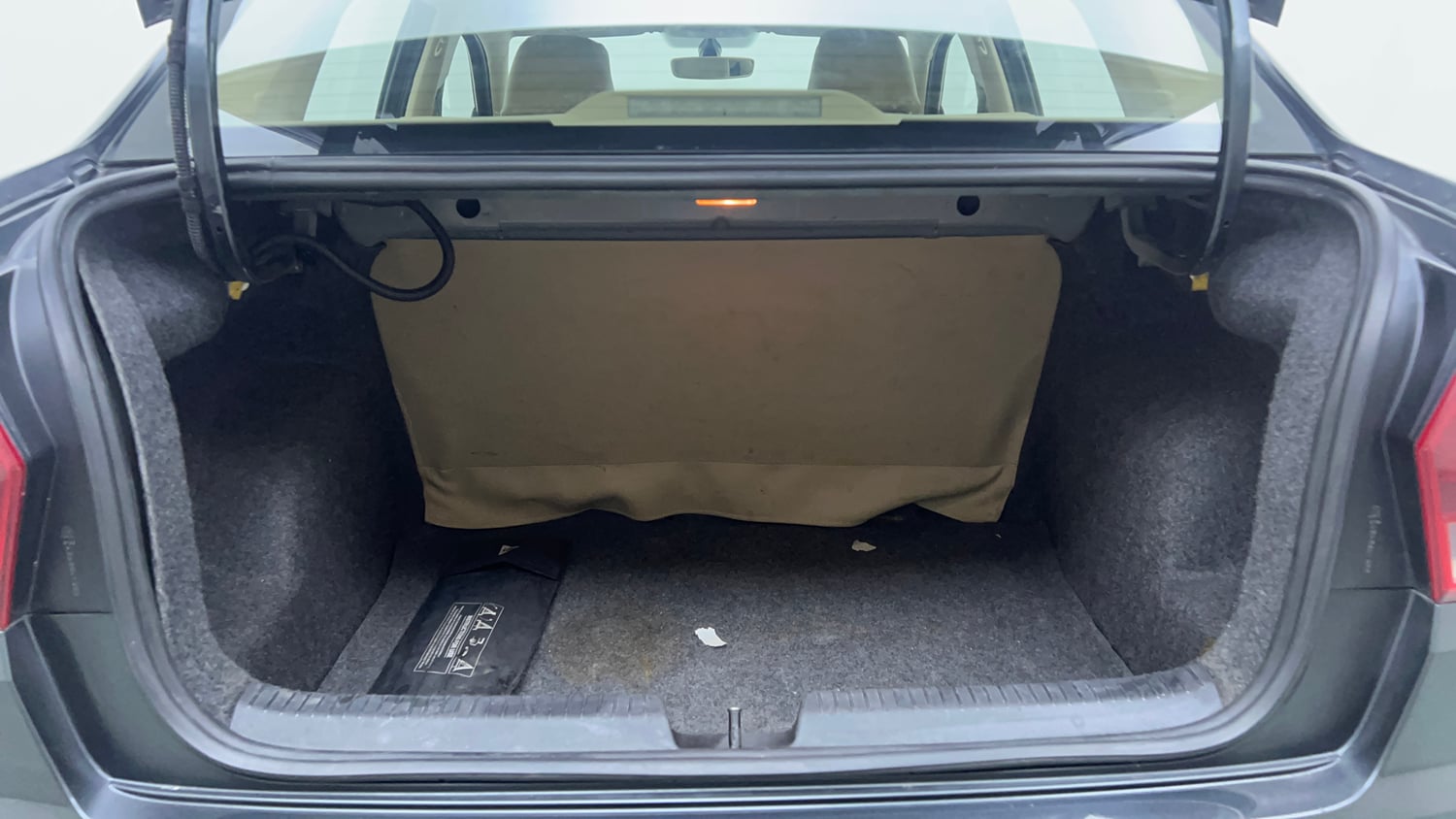 Used 2018 Volkswagen Ameo Highline1.2L Plus (P) 16 Alloy Petrol Manual interior DICKY INSIDE VIEW
