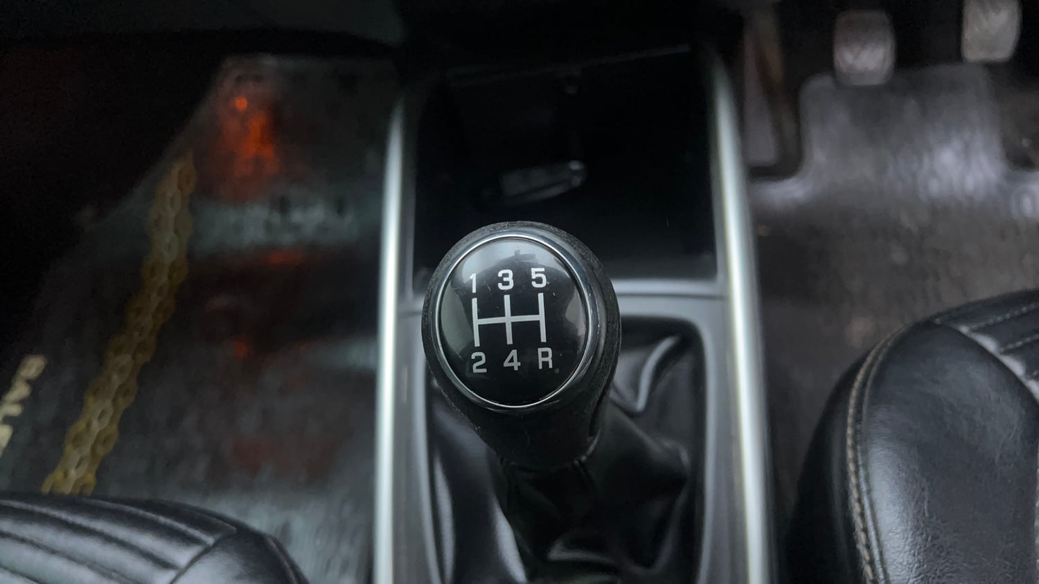 Used 2016 Maruti Suzuki Baleno Alpha 1.2 Petrol Manual interior GEAR  KNOB VIEW