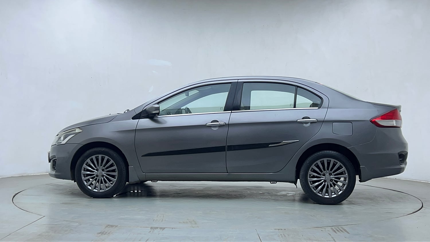 Used 2018 Maruti Suzuki Ciaz Alpha 1.4 MT Petrol Manual exterior LEFT SIDE VIEW