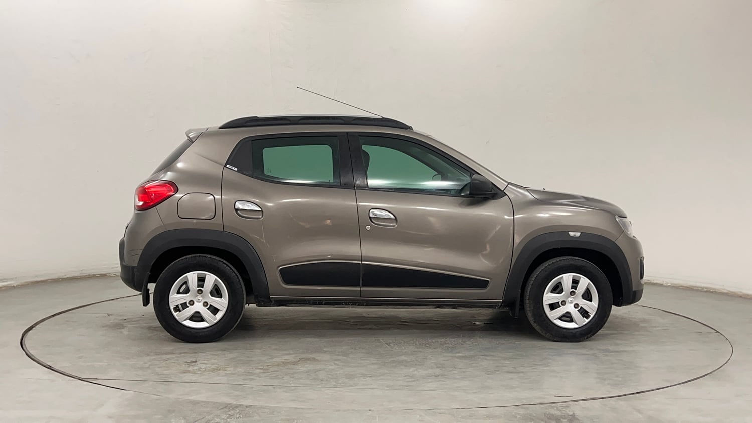 Used 2016 Renault Kwid RXT CNG (Outside Fitted) Cng Manual exterior RIGHT SIDE VIEW