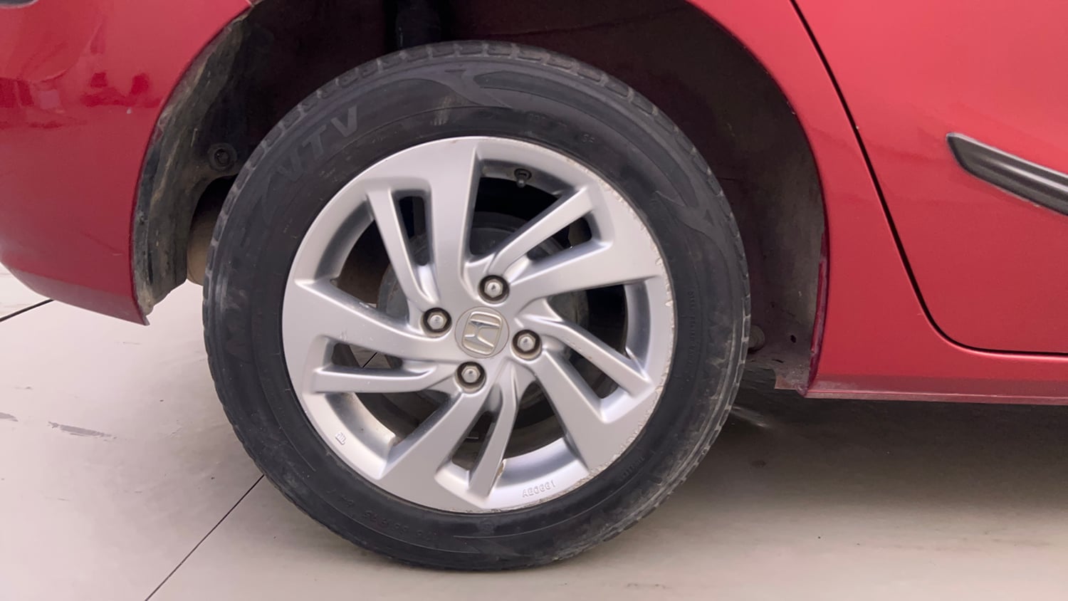 Used 2020 Honda Jazz ZX CVT Petrol Automatic tyres RIGHT REAR TYRE RIM VIEW