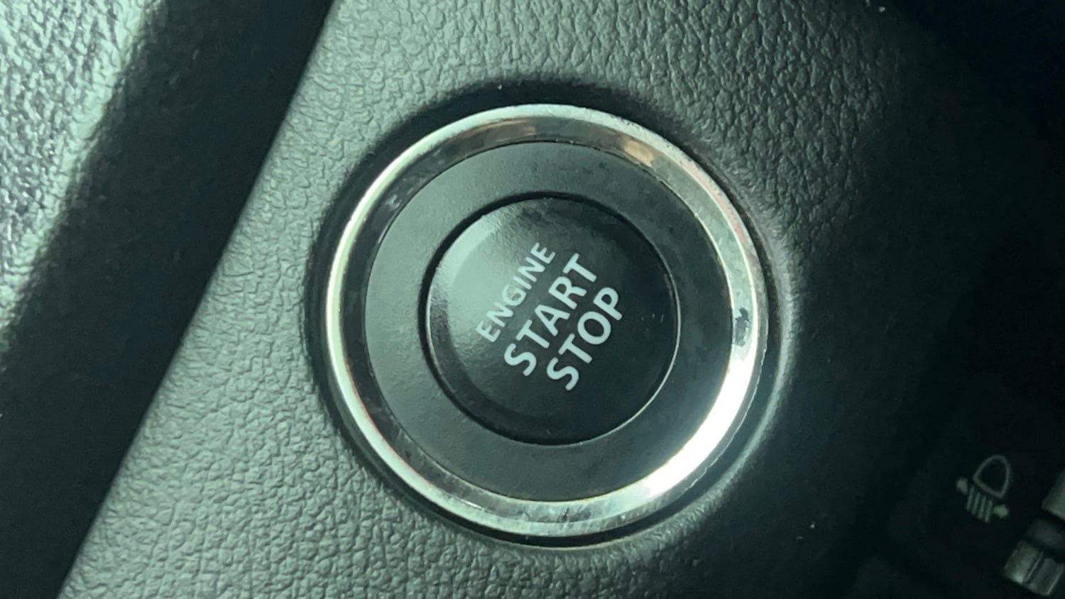 Used 2017 Maruti Suzuki Baleno Alpha 1.2 Petrol Manual top_features Keyless start