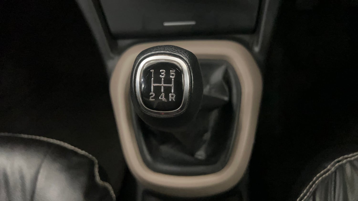 Used 2015 Hyundai Xcent S 1.2 Petrol Manual interior GEAR  KNOB VIEW
