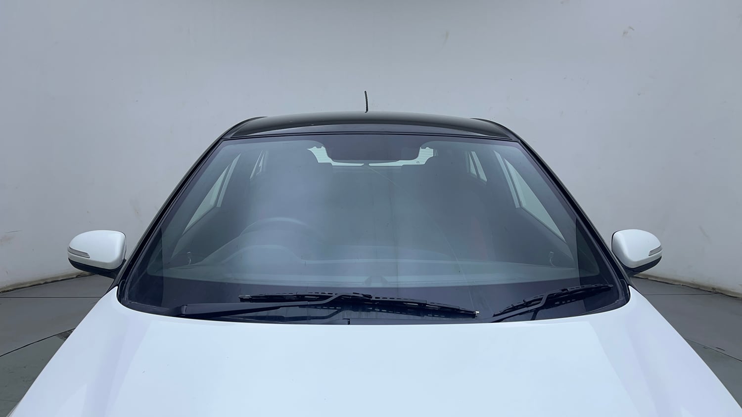 Used 2018 Hyundai Elite i20 Asta 1.2 Dual Tone Petrol Manual exterior FRONT WINDSHIELD VIEW