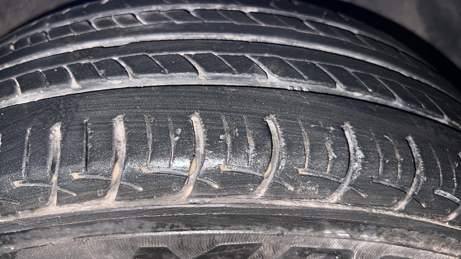 Used 2019 Hyundai Elite i20 Sportz Plus 1.2 CVT Petrol Automatic tyres RIGHT FRONT TYRE TREAD VIEW