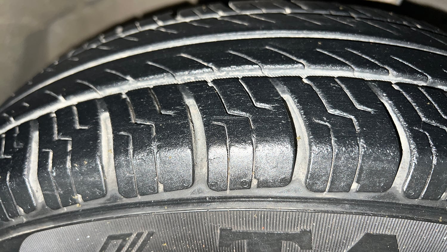 Used 2015 Maruti Suzuki Swift Dzire VXI Petrol Manual tyres RIGHT FRONT TYRE TREAD VIEW