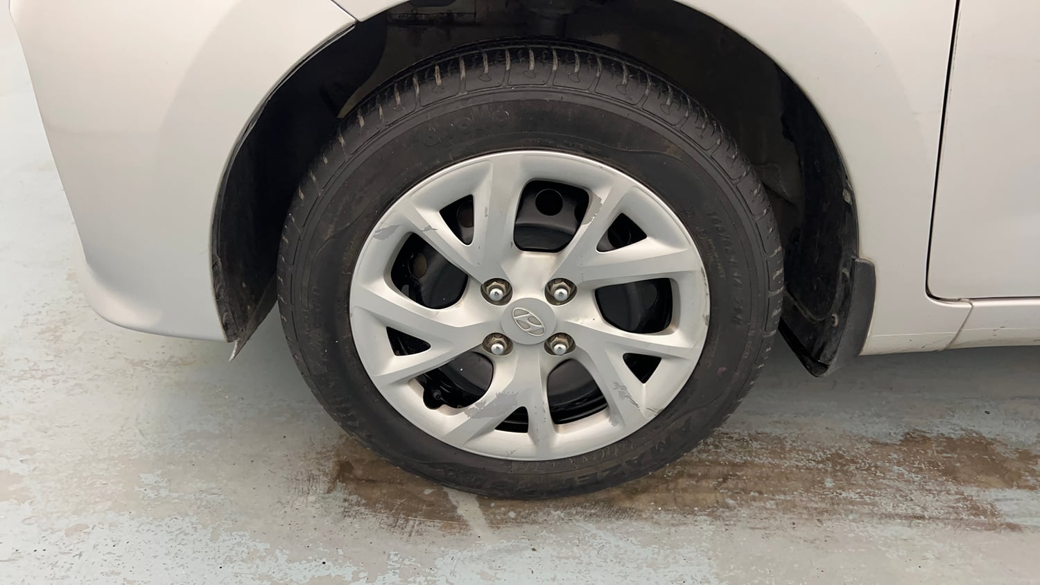 Used 2019 Hyundai Grand i10 Magna 1.2 Kappa VTVT Petrol Manual tyres LEFT FRONT TYRE RIM VIEW