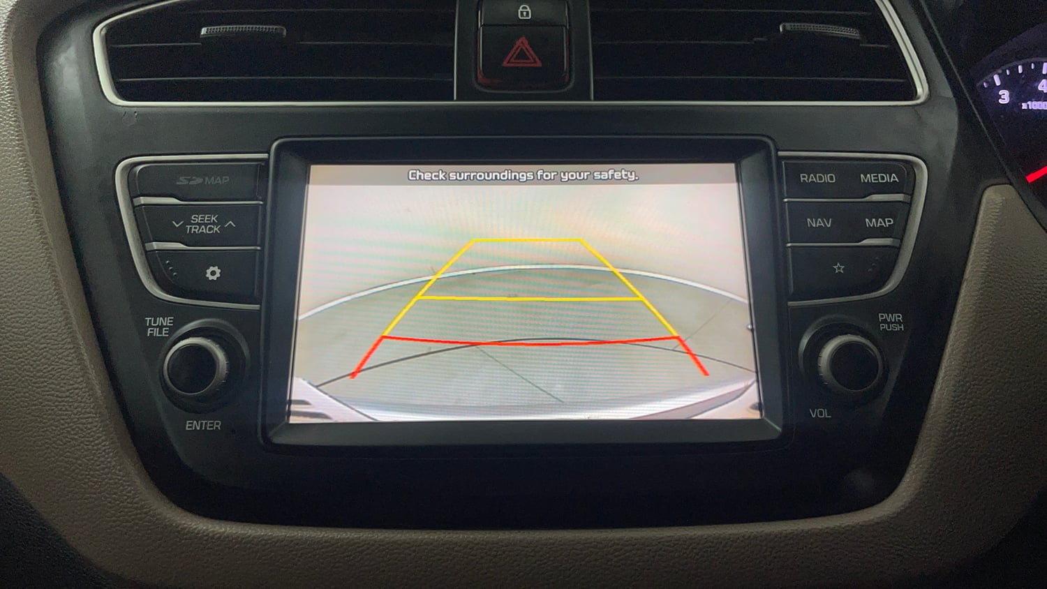 Used 2018 Hyundai Elite i20 Asta 1.2 Petrol Manual top_features Rear camera