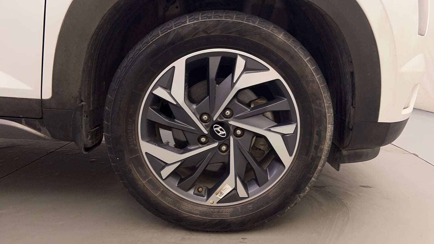 Used 2023 Hyundai Creta SX 1.5 Petrol Petrol Manual tyres RIGHT FRONT TYRE RIM VIEW