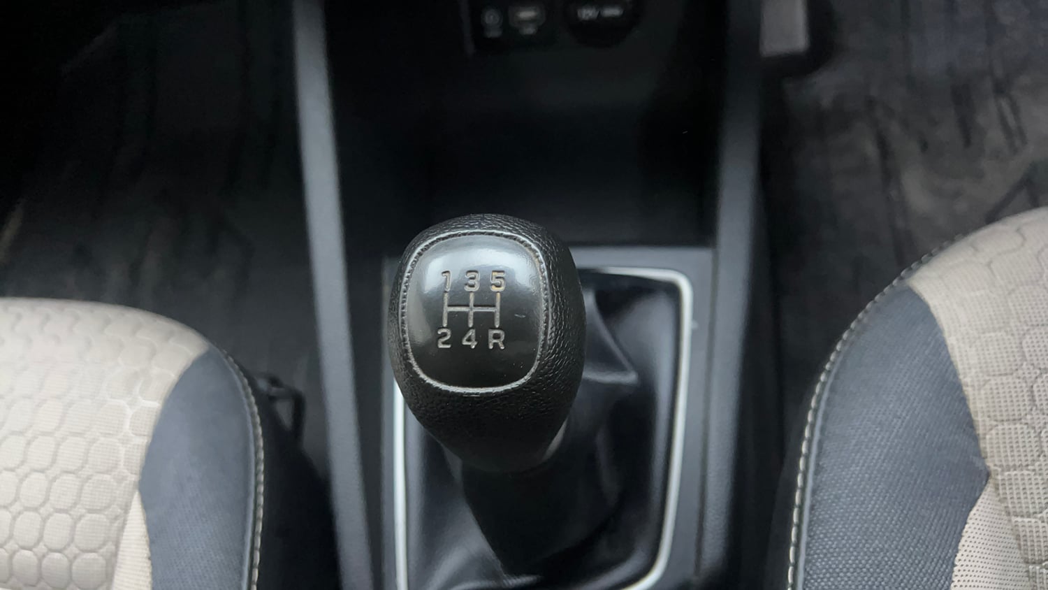 Used 2017 Hyundai Elite i20 Asta 1.2 Petrol Manual interior GEAR  KNOB VIEW