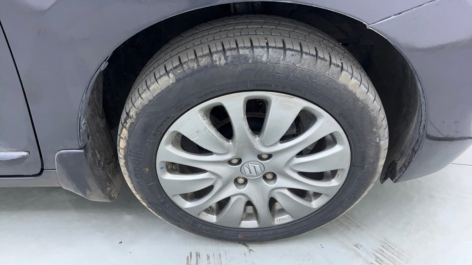 Used 2016 Maruti Suzuki Baleno Alpha 1.2 Petrol Manual tyres RIGHT FRONT TYRE RIM VIEW