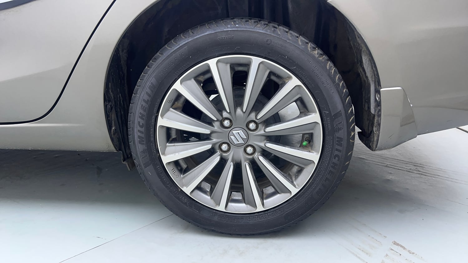 Used 2020 Maruti Suzuki Ciaz Alpha 1.5 AT Petrol Automatic tyres LEFT REAR TYRE RIM VIEW