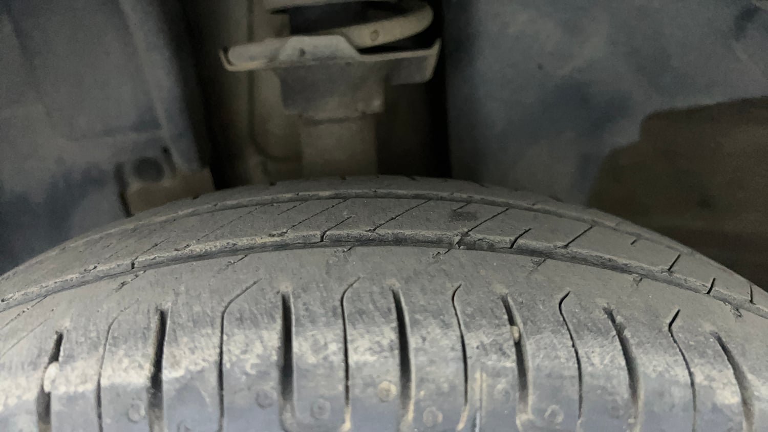 Used 2017 Renault Kwid 1.0 RXT AMT Petrol Automatic tyres LEFT FRONT TYRE TREAD VIEW
