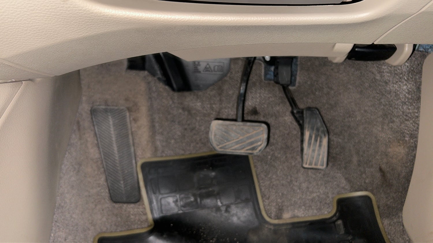Used 2023 Maruti Suzuki Ertiga ZXi AT Petrol Automatic interior PEDALS VIEW