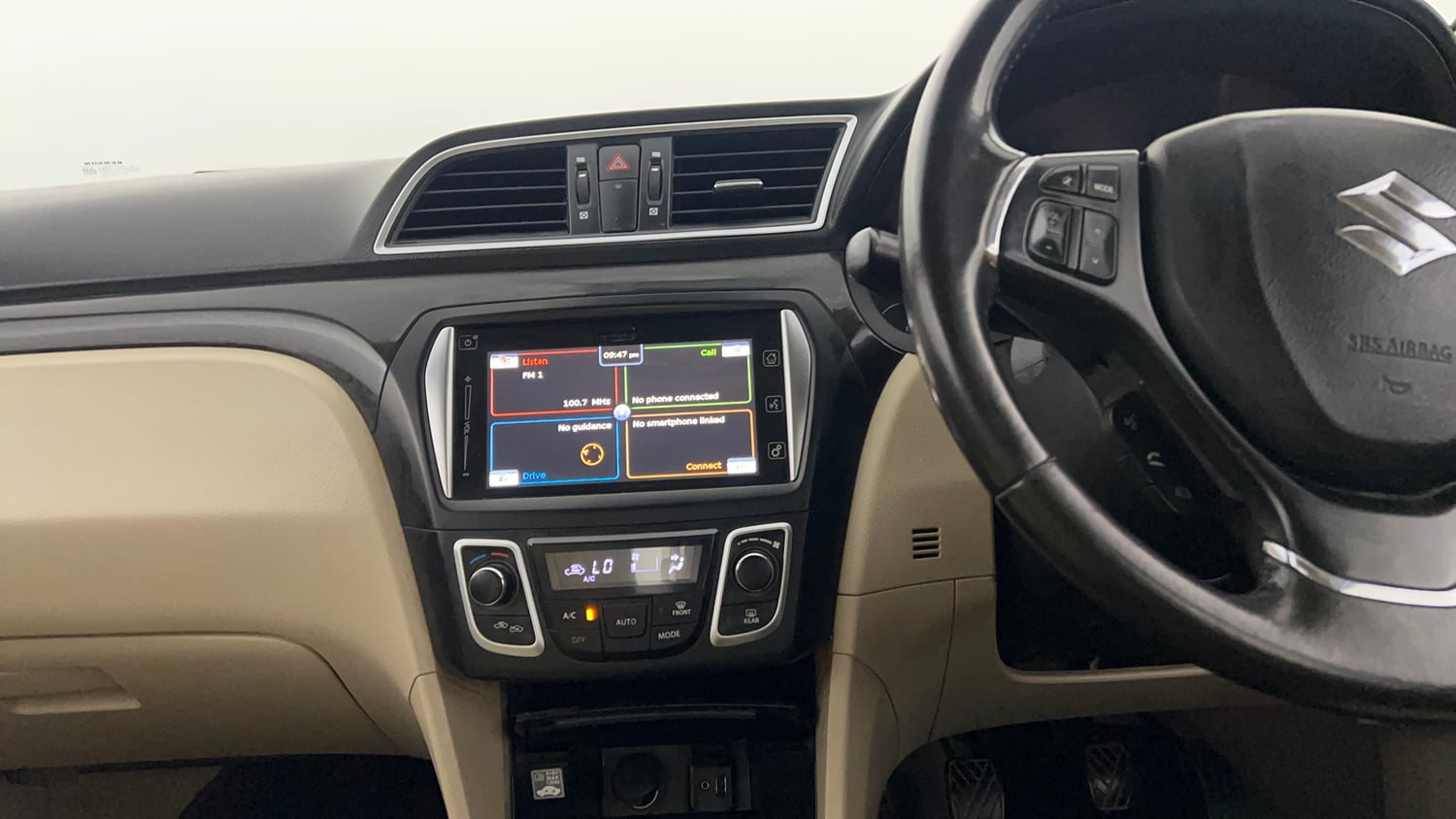 Used 2017 Maruti Suzuki Ciaz Alpha 1.4 MT Petrol Manual interior MUSIC SYSTEM & AC CONTROL VIEW