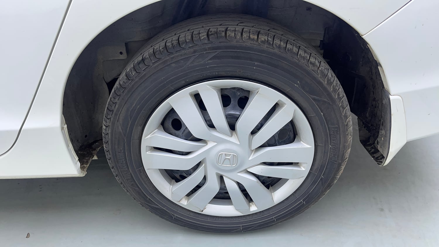 Used 2015 Honda City SV CVT Petrol Automatic tyres LEFT REAR TYRE RIM VIEW