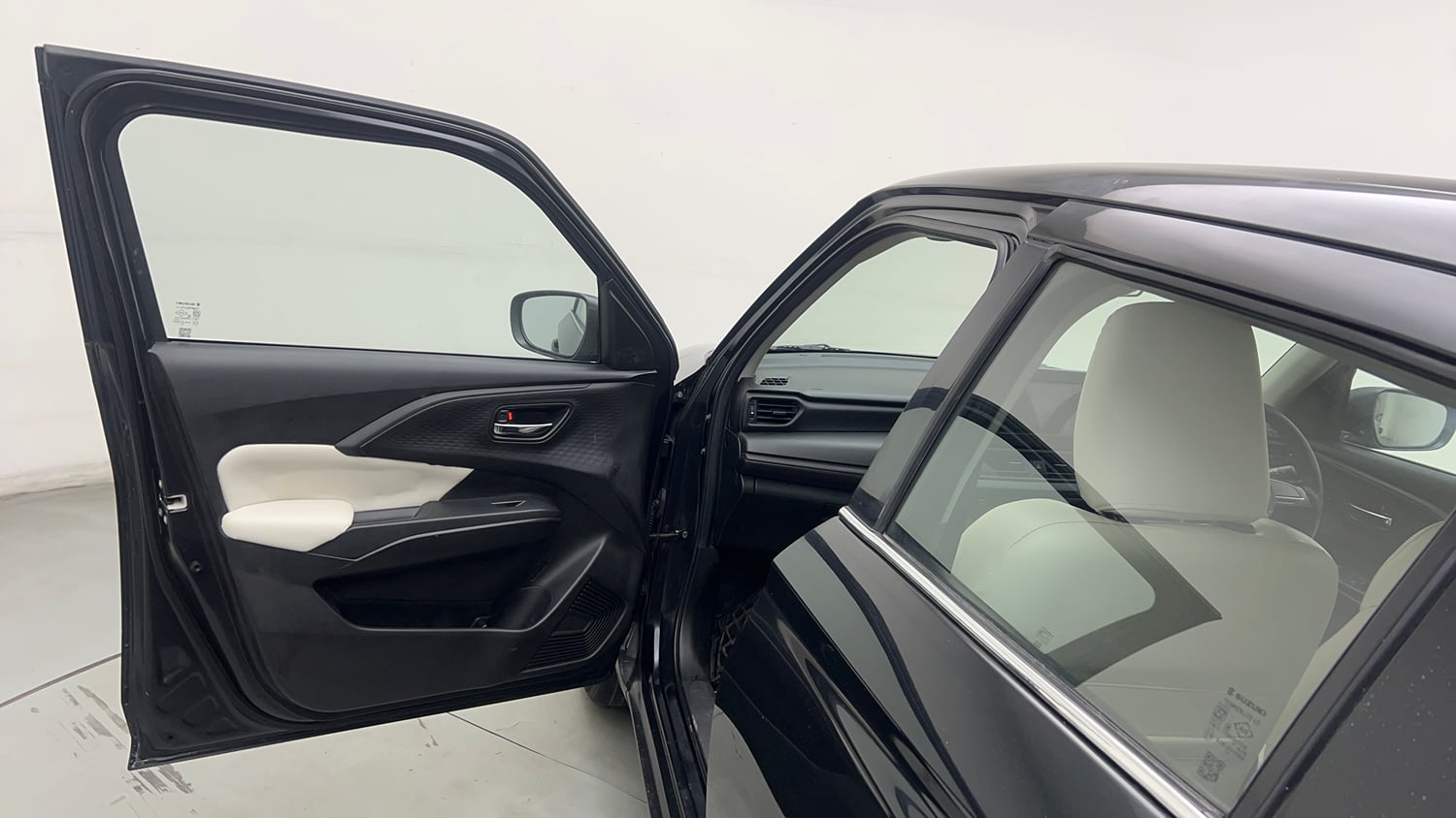 Used 2025 Maruti Suzuki Swift VXi CNG Cng Manual interior LEFT FRONT DOOR OPEN VIEW