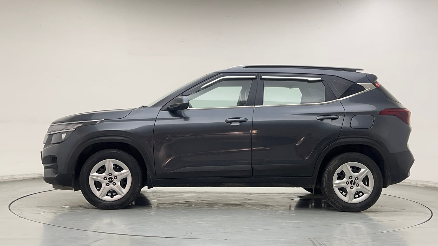 Used 2023 Kia Seltos HTK 1.5 Petrol Manual exterior LEFT SIDE VIEW
