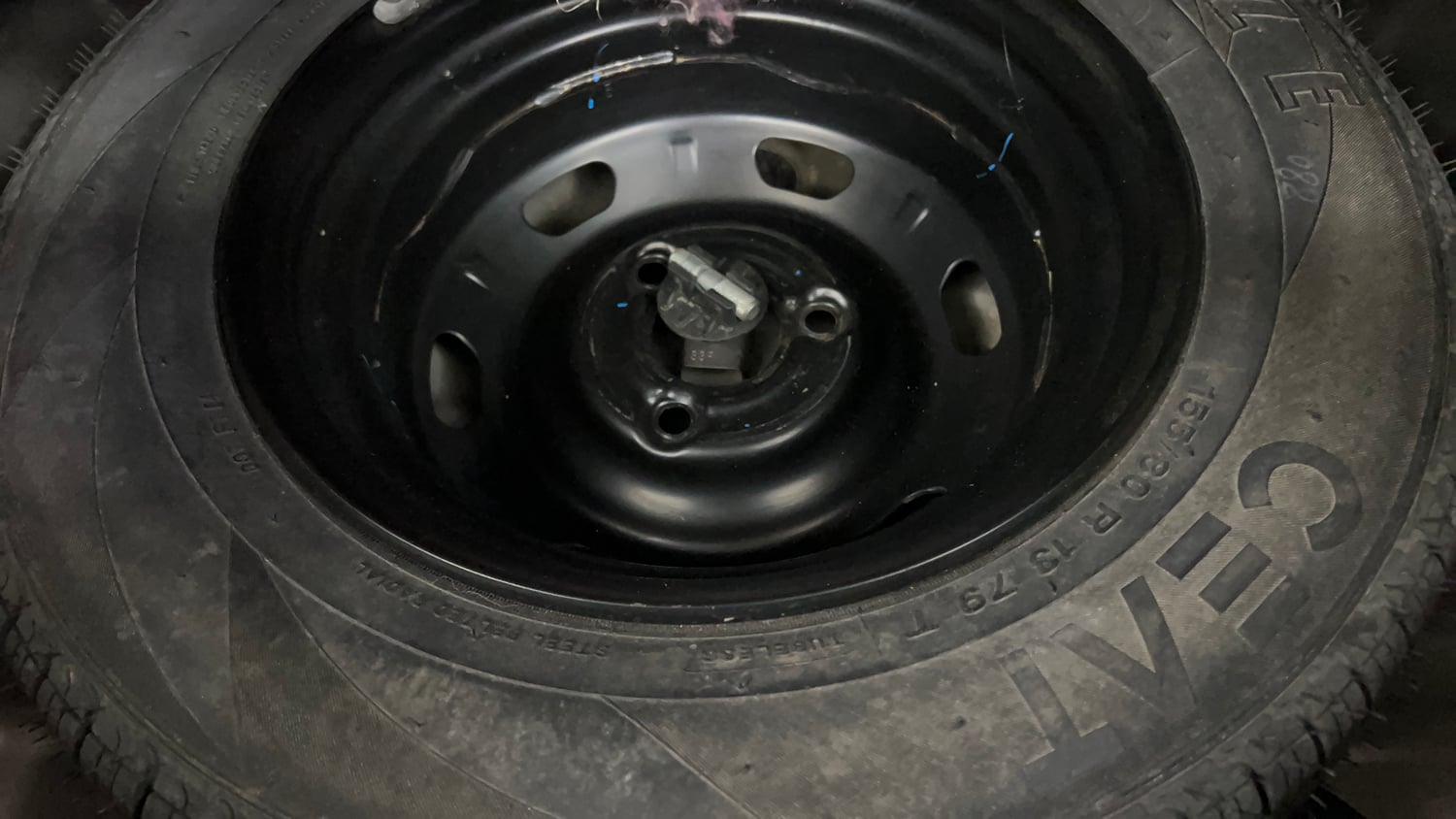 Used 2016 Renault Kwid RXT CNG (Outside Fitted) Cng Manual tyres SPARE TYRE VIEW