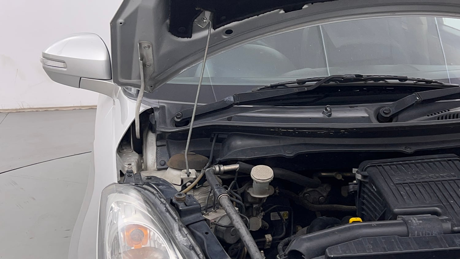 Used 2015 Maruti Suzuki Swift Dzire ZXI Petrol Manual engine ENGINE RIGHT SIDE HINGE & APRON VIEW