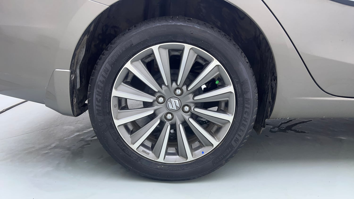 Used 2020 Maruti Suzuki Ciaz Alpha 1.5 AT Petrol Automatic tyres RIGHT REAR TYRE RIM VIEW
