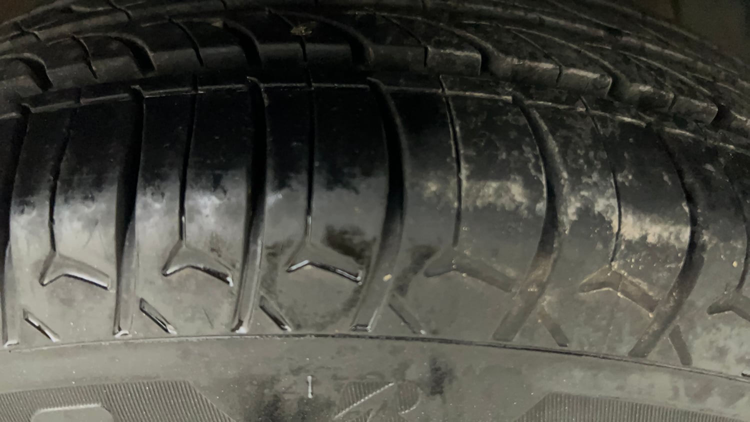 Used 2021 Hyundai Grand i10 Nios Sportz AMT 1.2 Kappa VTVT Petrol Automatic tyres RIGHT FRONT TYRE TREAD VIEW