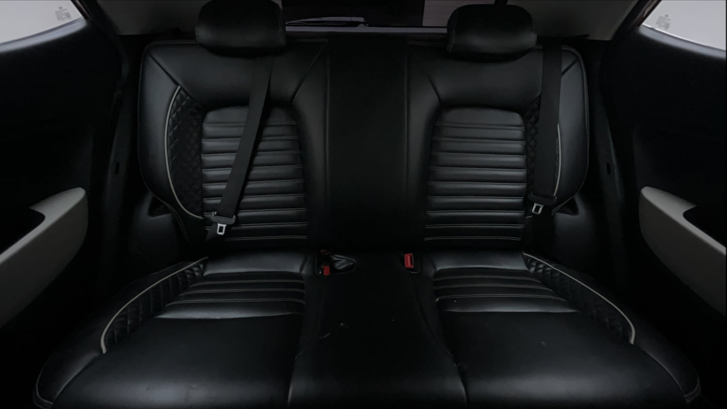 Used 2023 Hyundai Venue SX 1.5 CRDi Diesel Manual interior REAR SEAT CONDITION VIEW