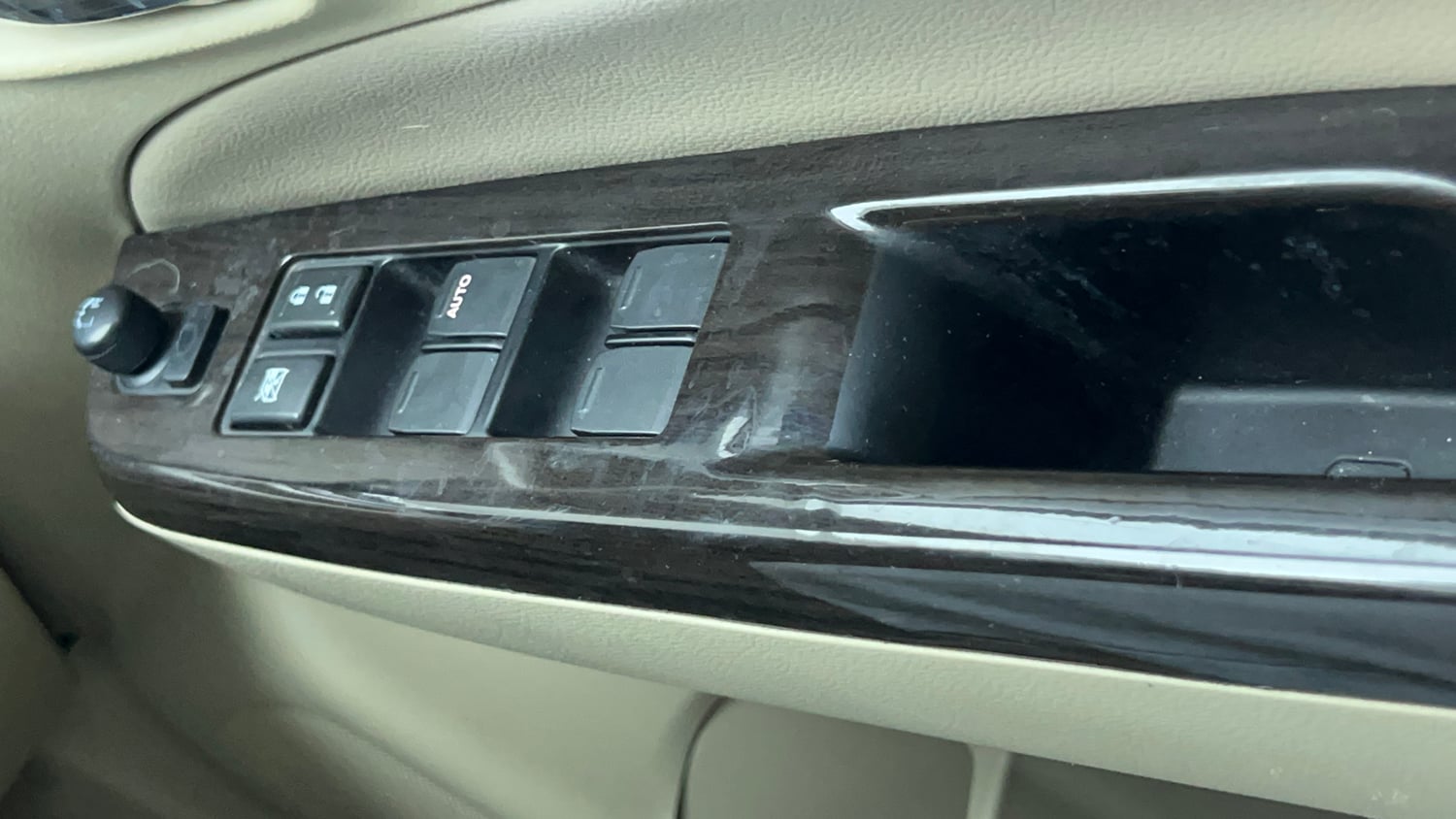 Used 2018 Maruti Suzuki Ciaz Alpha 1.4 MT Petrol Manual top_features Anti pinch power windows