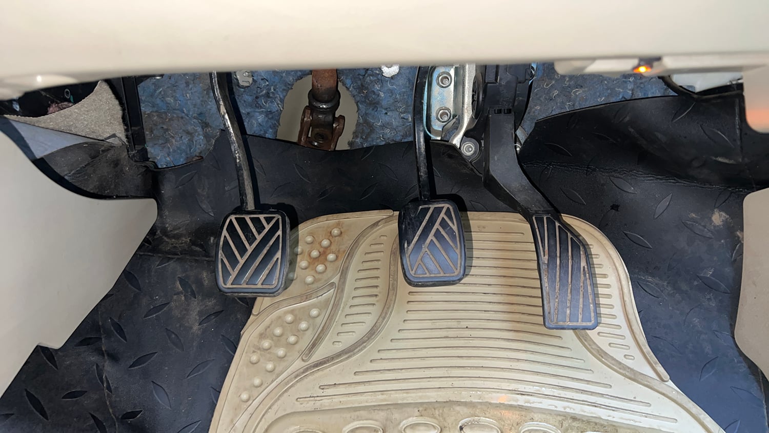 Used 2015 Maruti Suzuki Ciaz ZXi Petrol Manual interior PEDALS VIEW