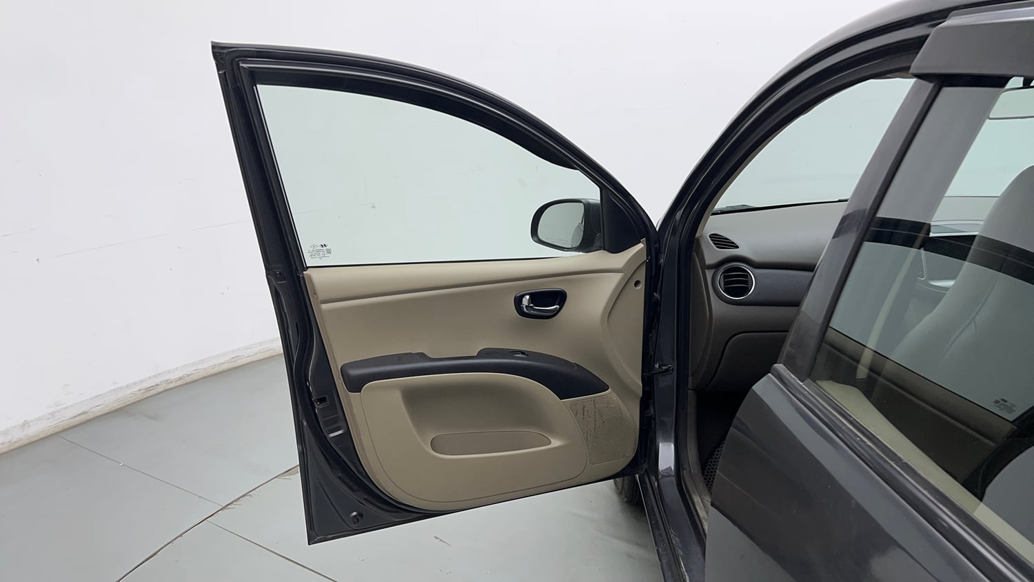 Used 2013 Hyundai i10 Magna 1.2 Kappa2 Petrol Manual interior LEFT FRONT DOOR OPEN VIEW