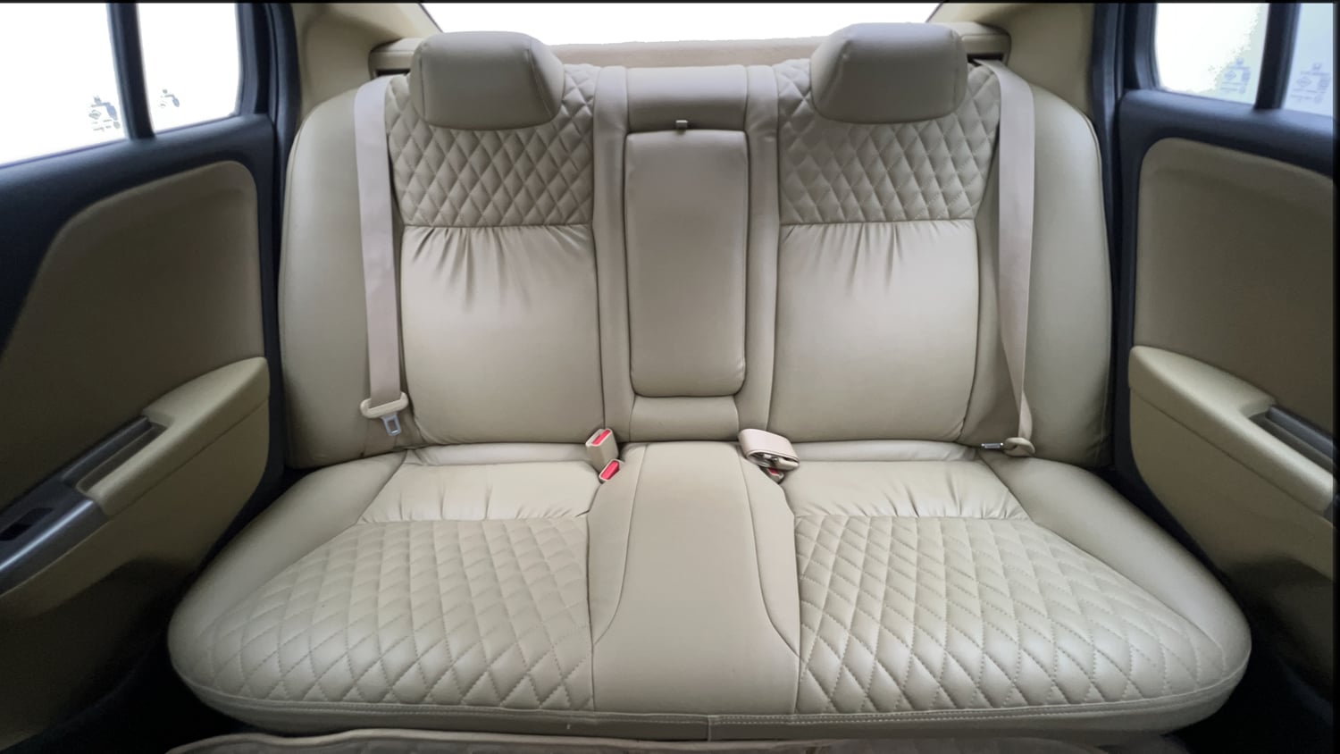 Used 2015 Honda City V Petrol Manual interior REAR SEAT CONDITION VIEW