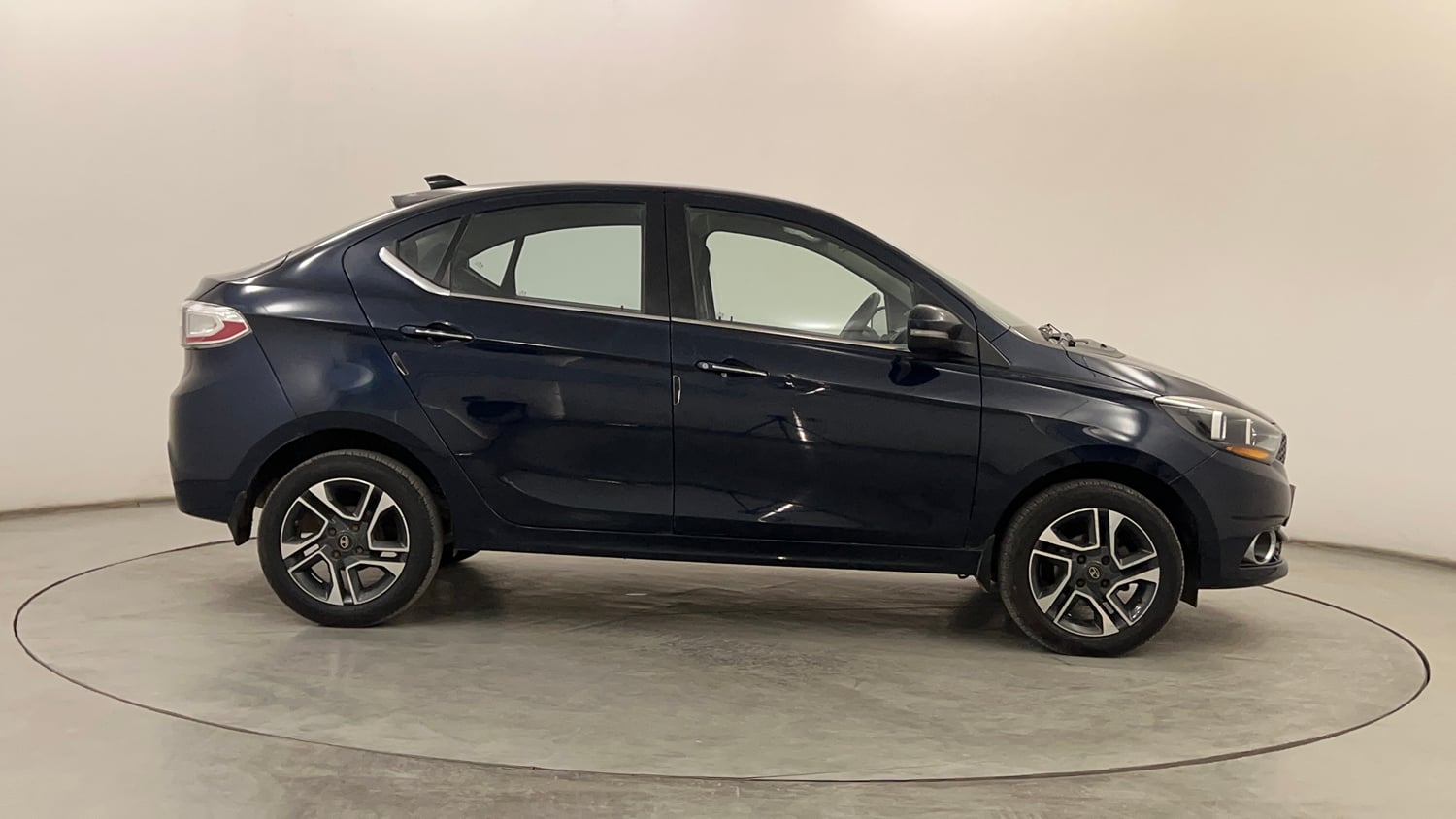 Used 2019 Tata Tigor Revotron XZA Petrol Automatic exterior RIGHT SIDE VIEW
