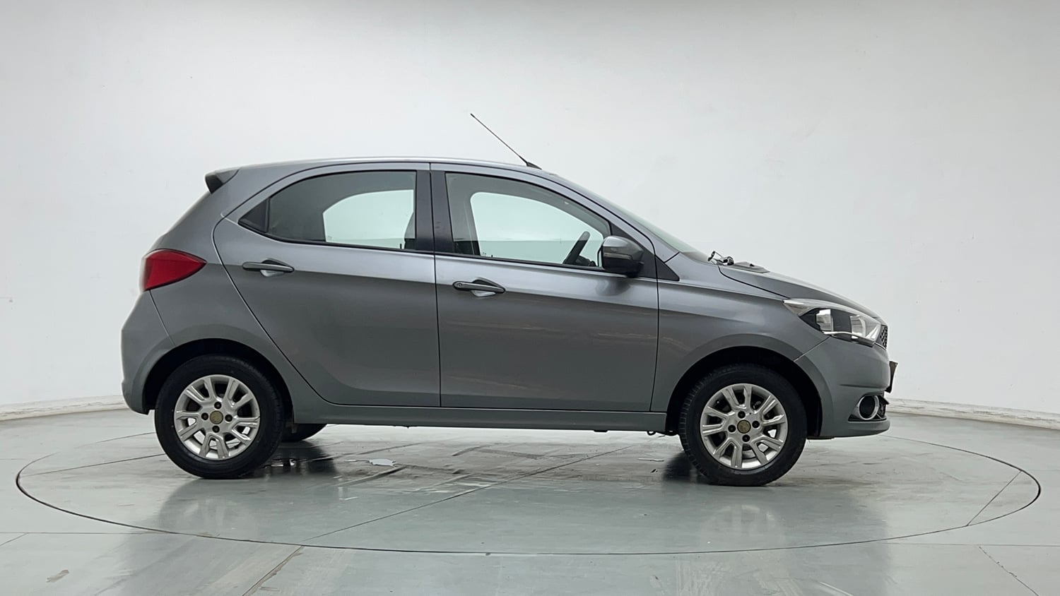 Used 2018 Tata Tiago Revotron XZ Petrol Manual exterior RIGHT SIDE VIEW