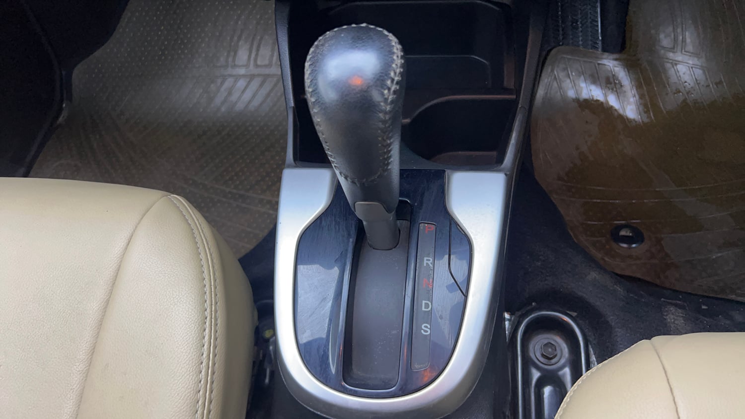Used 2016 Honda Jazz V AT Petrol Petrol Automatic interior GEAR  KNOB VIEW