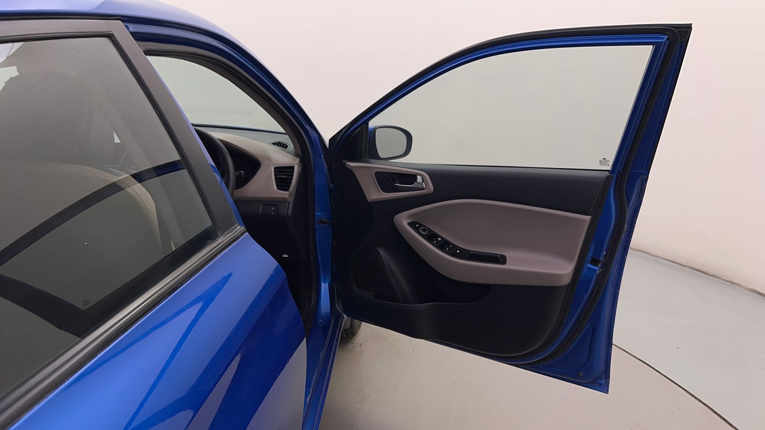 Used 2019 Hyundai Elite i20 Sportz Plus 1.2 CVT Petrol Automatic interior RIGHT FRONT DOOR OPEN VIEW