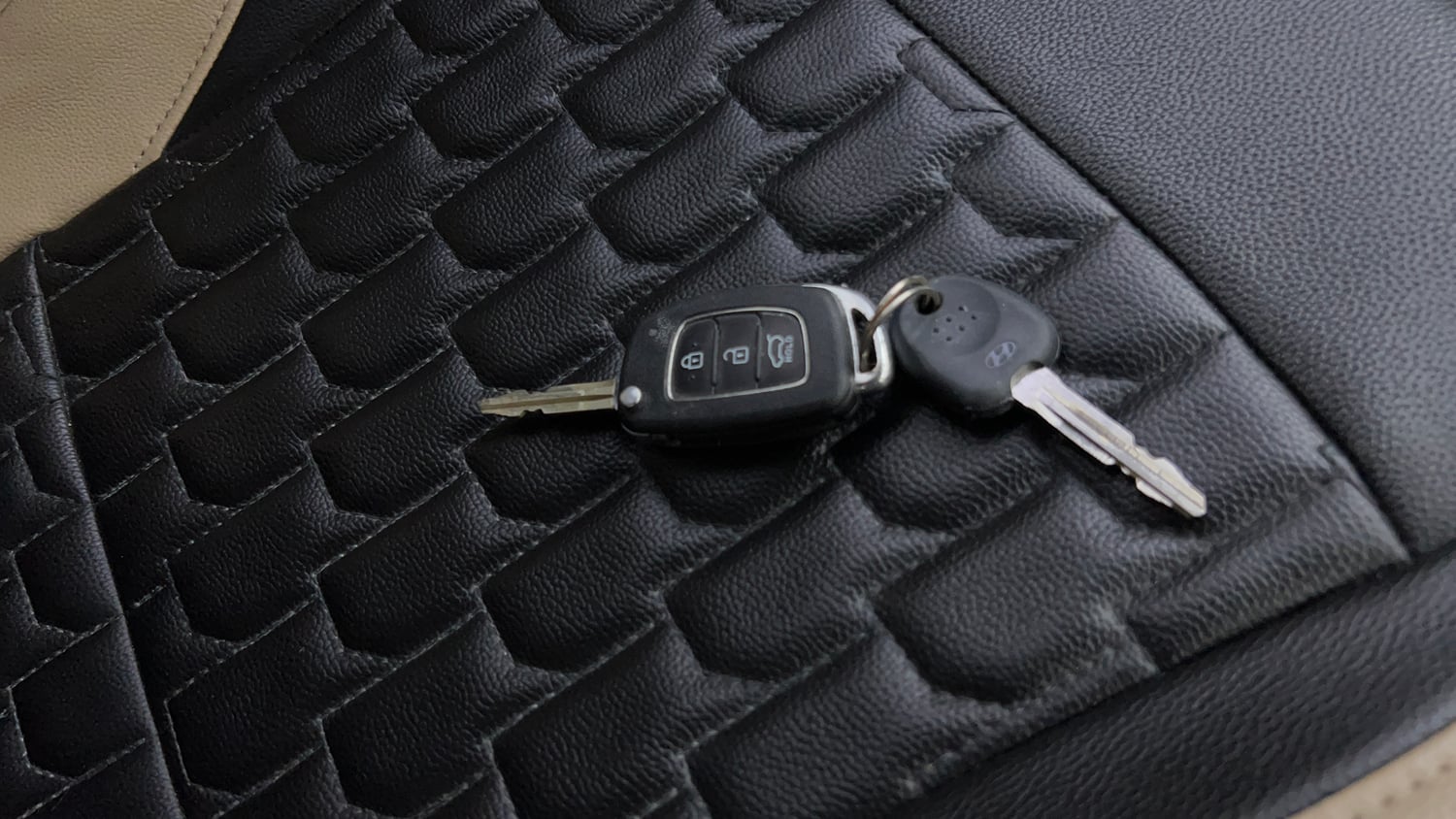 Used 2019 Hyundai Elite i20 Sportz Plus 1.2 CVT Petrol Automatic extra CAR KEY VIEW