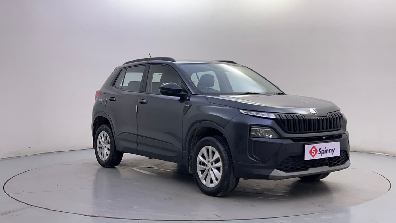 Used 2026 Skoda Kylaq Signature AT Petrol Automatic exterior RIGHT FRONT CORNER VIEW