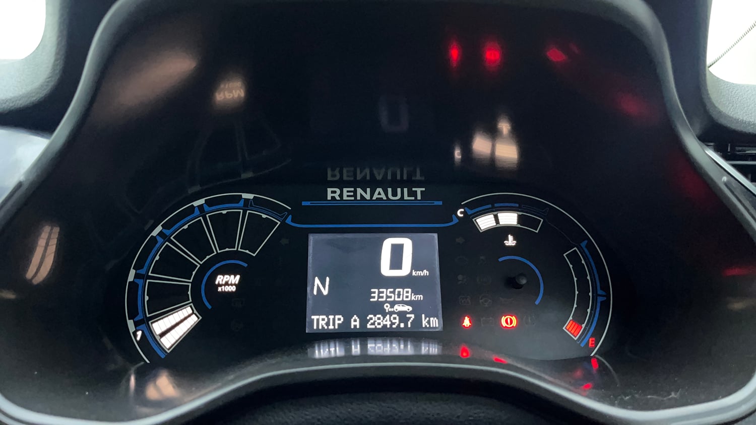 Used 2023 Renault Triber RXT EASY-R AMT Petrol Automatic interior CLUSTERMETER VIEW